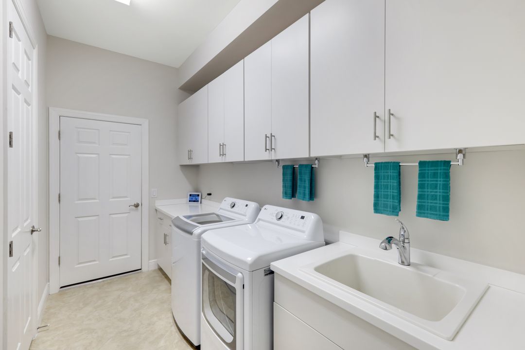 10194 Belcrest Blvd, Fort Myers, FL 33913