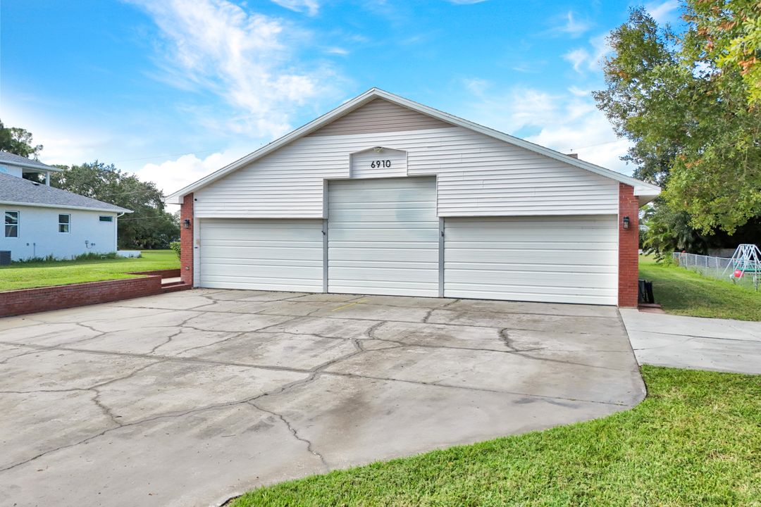 6910 Circle Dr, Fort Myers, FL 33905