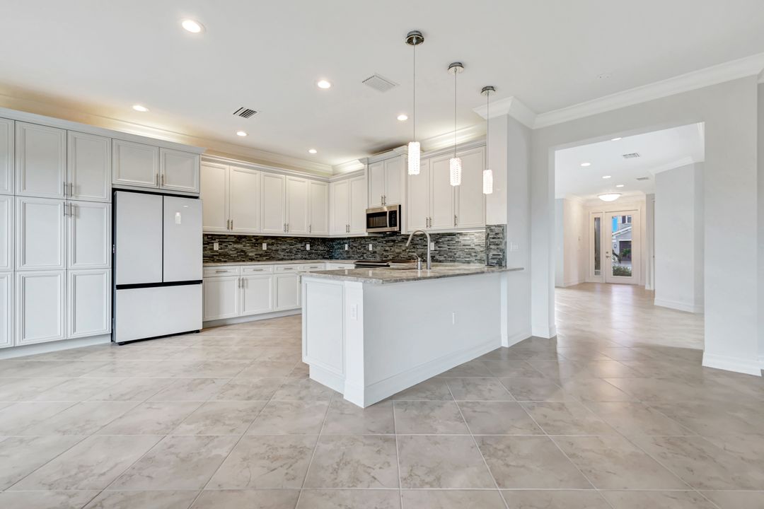 3430 Tigris Ln, Naples, FL 34119