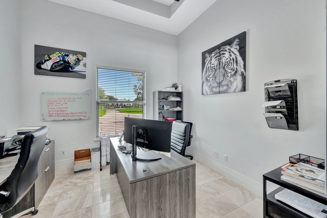 140 37th Ave NW, Naples, FL 34120