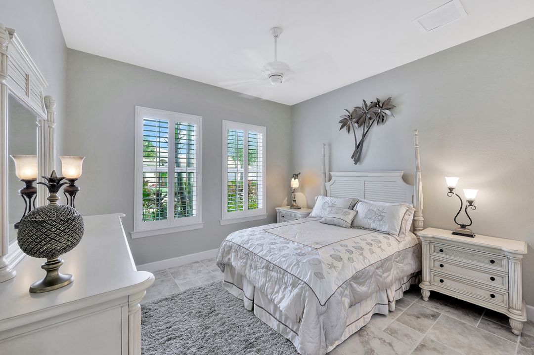 8130 Valiant Dr, Naples, FL 34104