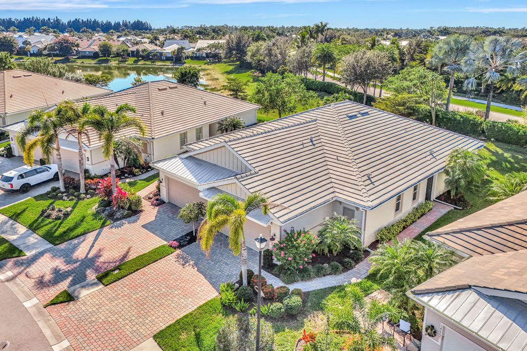 14863 Edgewater Cir, Naples, FL 34114