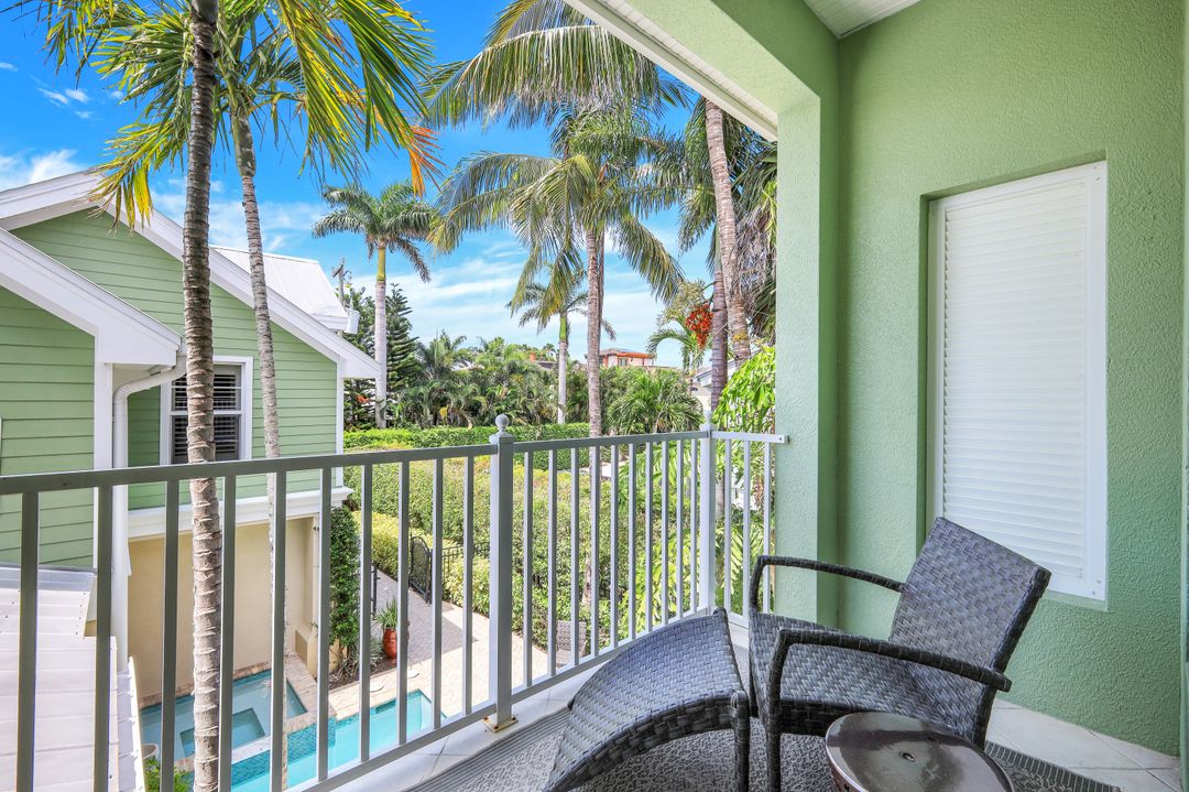 331 3rd Ave S #4, Naples, FL 34102