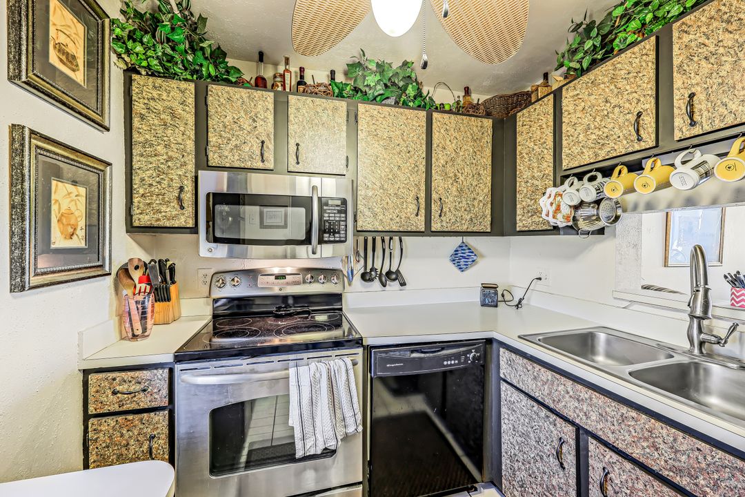 1624 Pine Valley Dr #118, Fort Myers, FL 33907