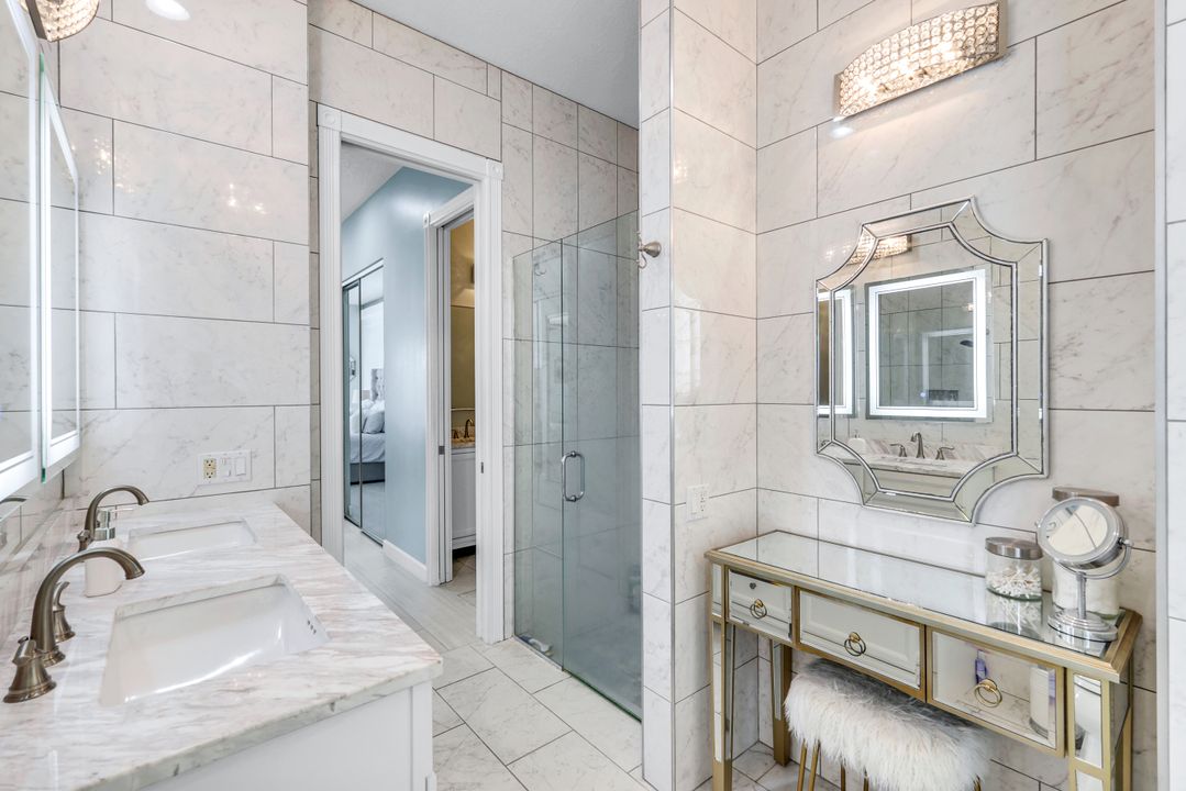 4338 Queen Elizabeth Way, Naples, FL 34119