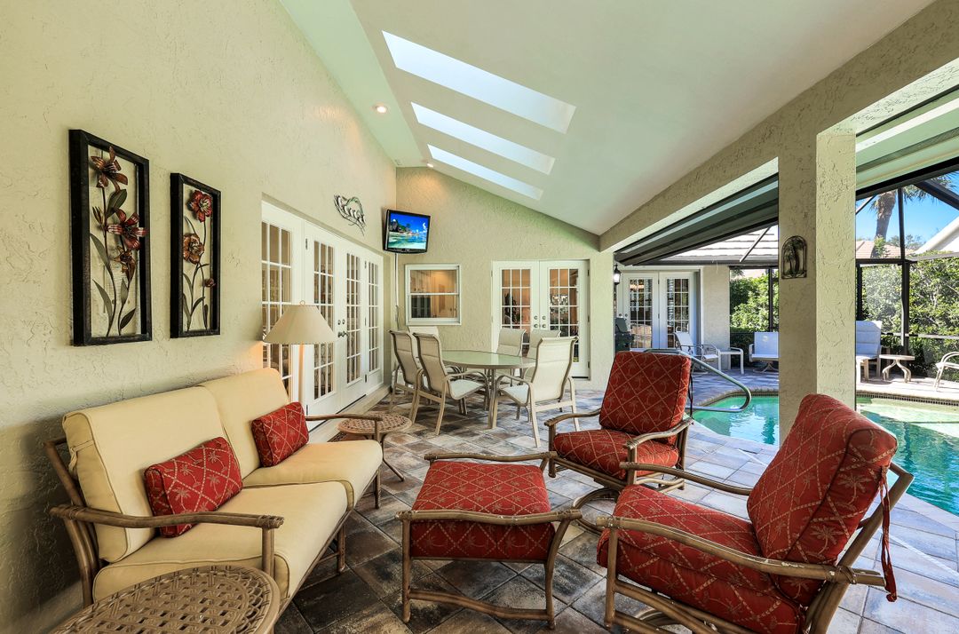 717 Pine Creek Ln, Naples, FL 34108