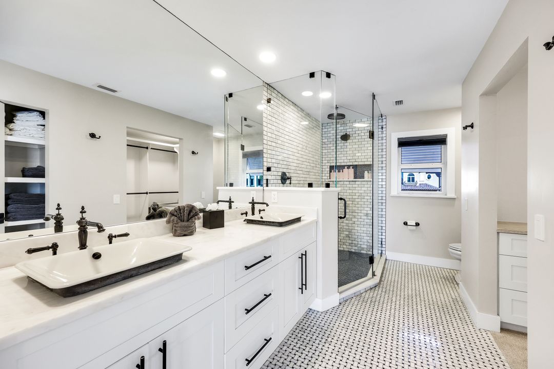 336 Oak Ave, Naples, FL 34108