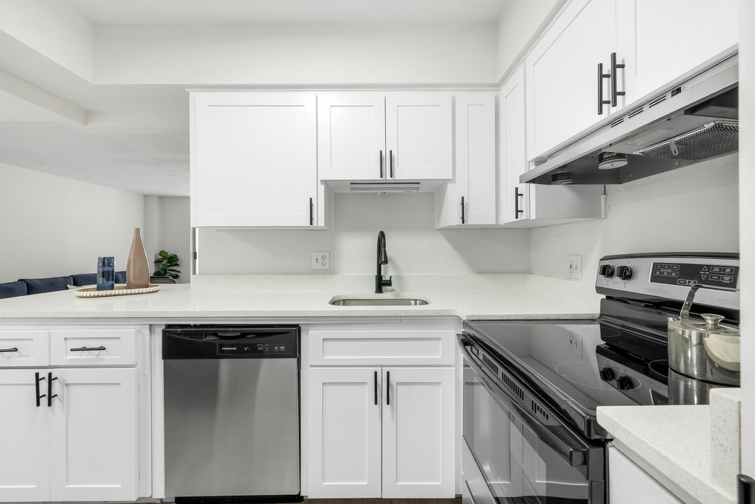 20 W Lucerne Cir #116, Orlando, FL 32801