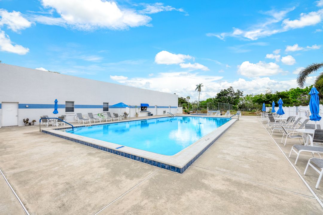 6825 Bogey Dr, Fort Myers, FL 33919