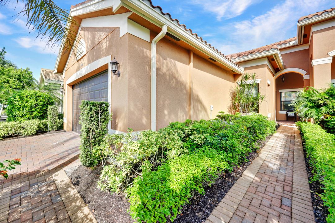 13466 Sumter Ln, Naples, FL 34109