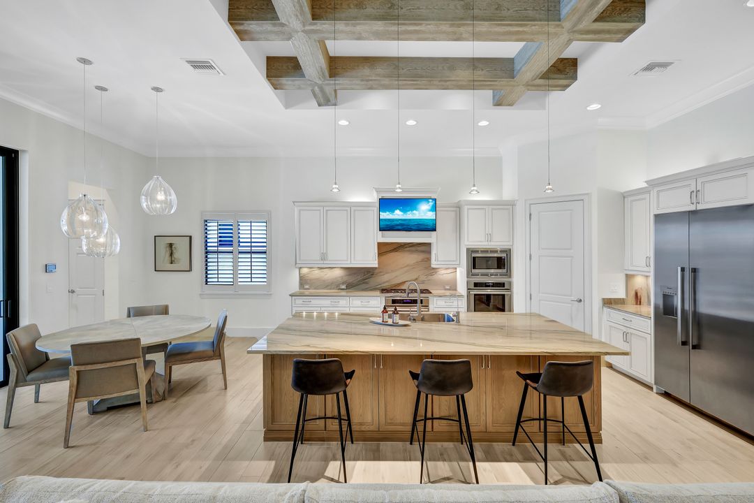 17429 Via Lugano Ct, Miromar Lakes, FL 33913