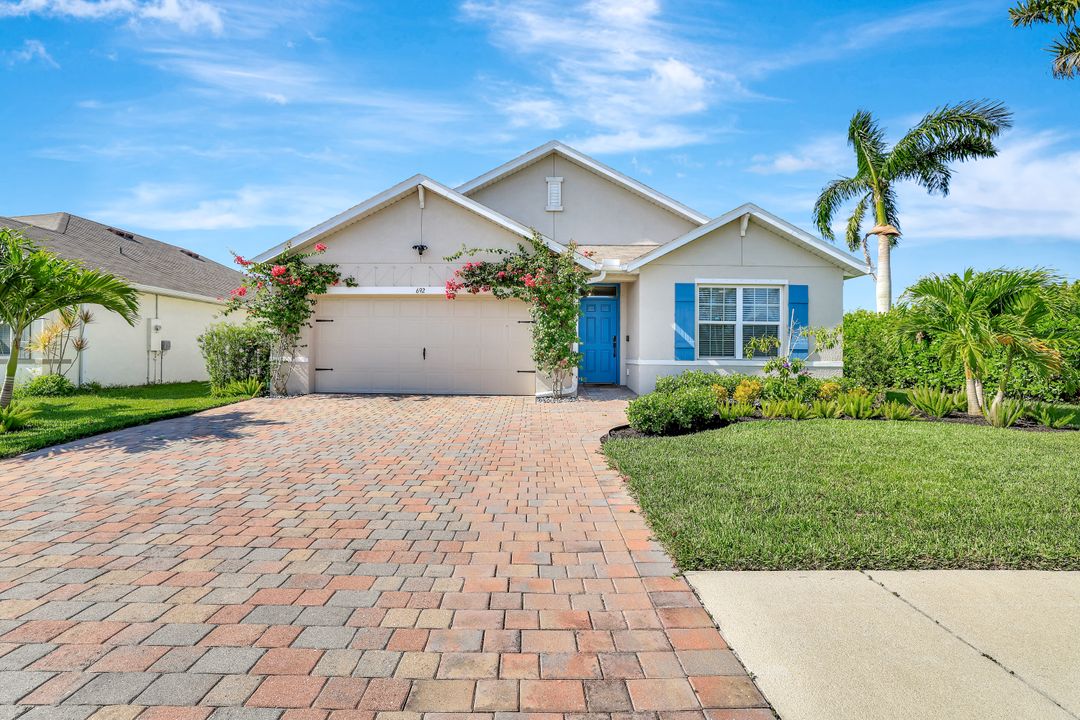 692 Hadley St E, Naples, FL 34104