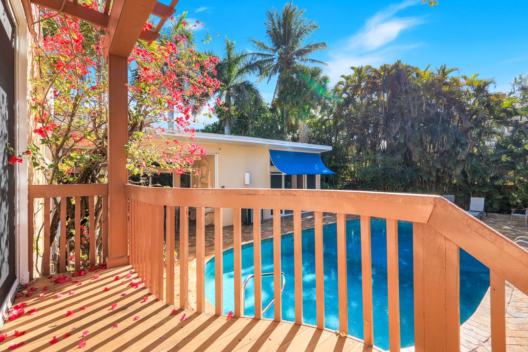 210 Central Ave, Naples, FL 34102