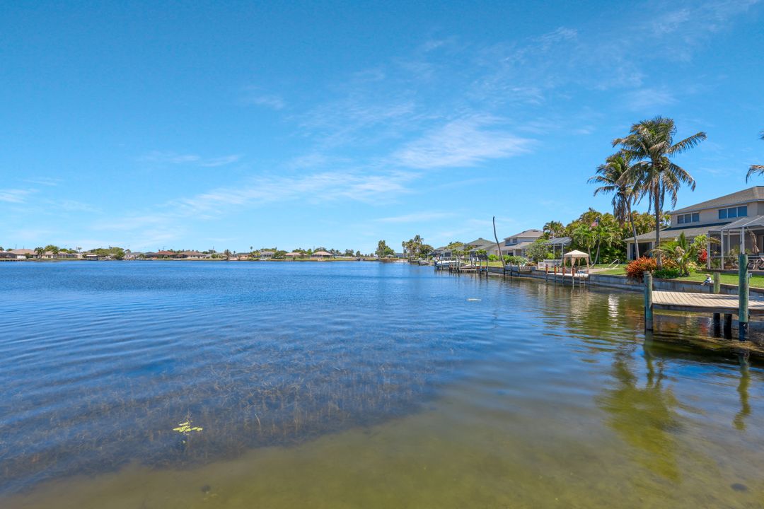 1726 Emerald Cove Cir, Cape Coral, FL 33991