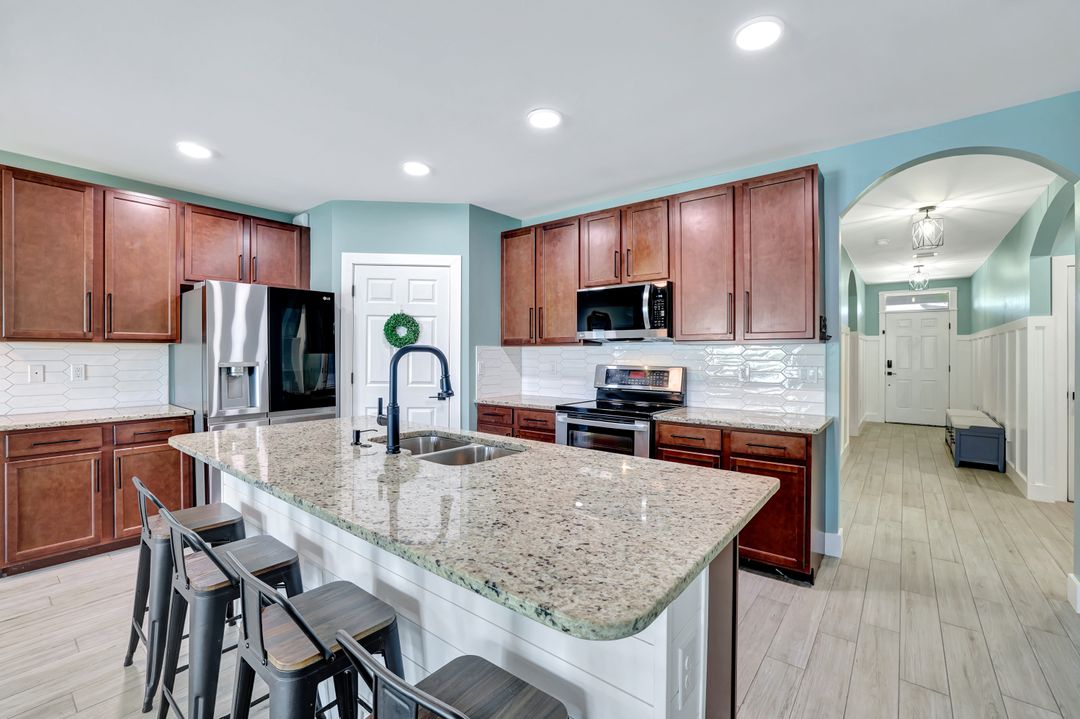 692 Hadley St E, Naples, FL 34104