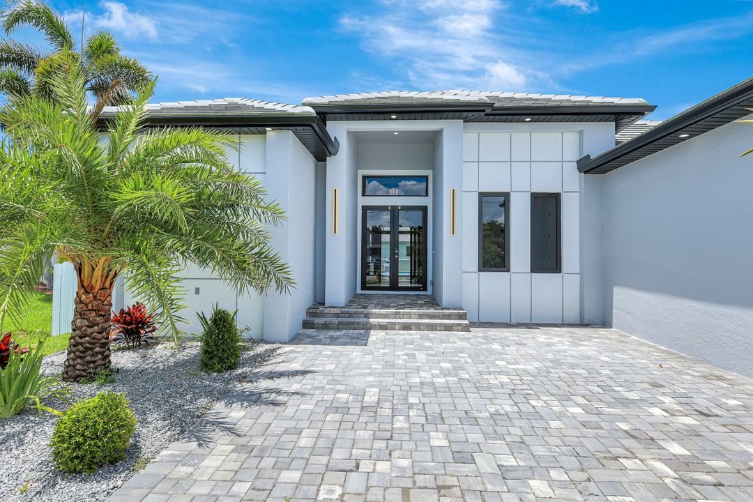 2709 SW 4th Ln, Cape Coral, FL 33991