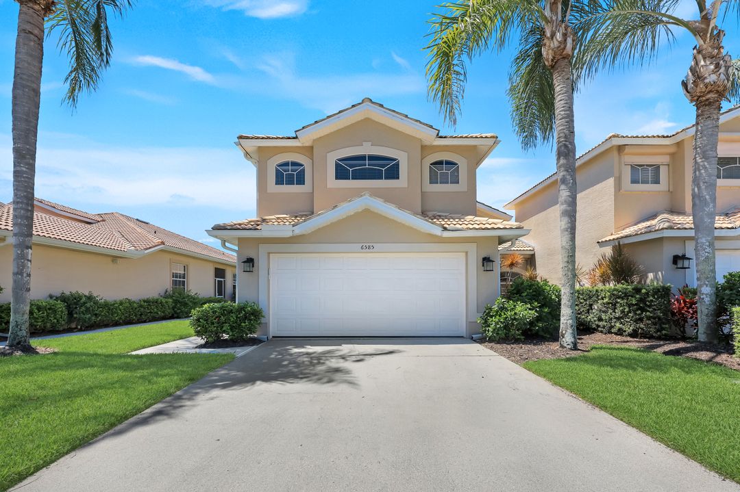 6585 Castlelawn Pl, Naples, FL 34113