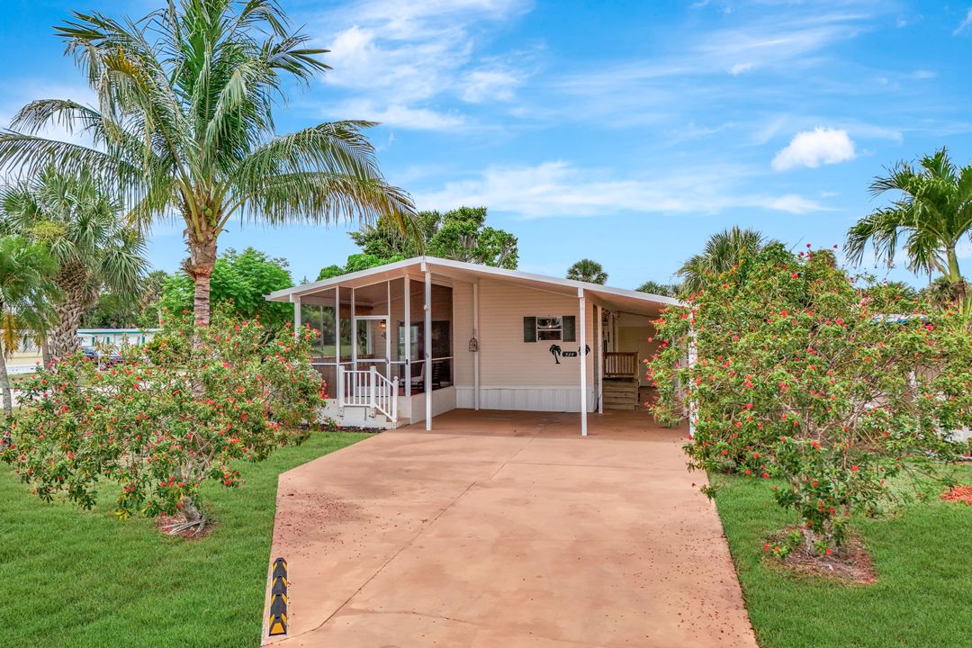 524 Menton Ln, Naples, FL 34112