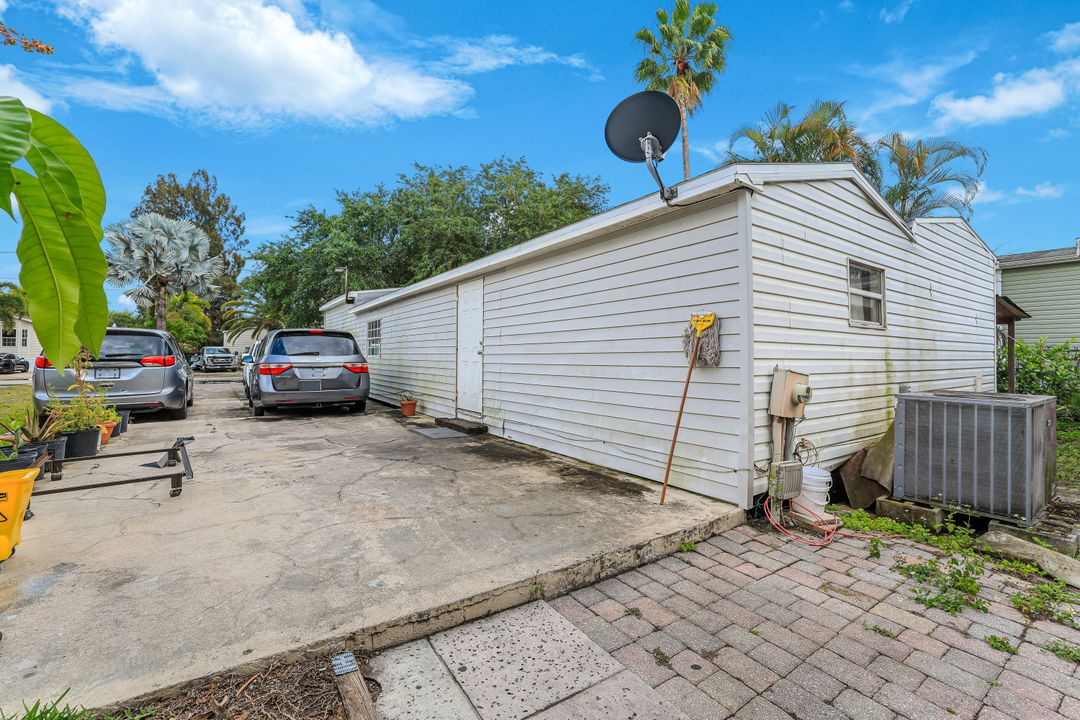 106 Moon Bay St, Naples, FL 34114