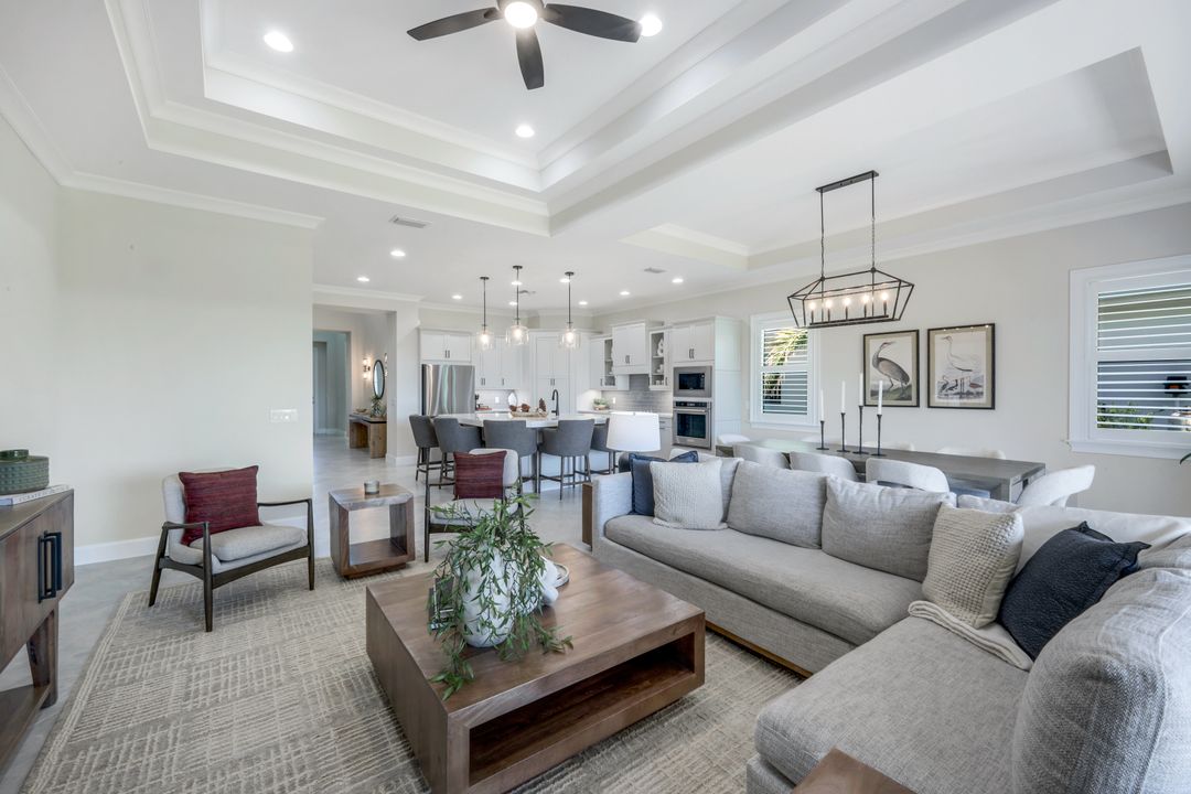 8850 Calypso Ct, Naples, FL 34112
