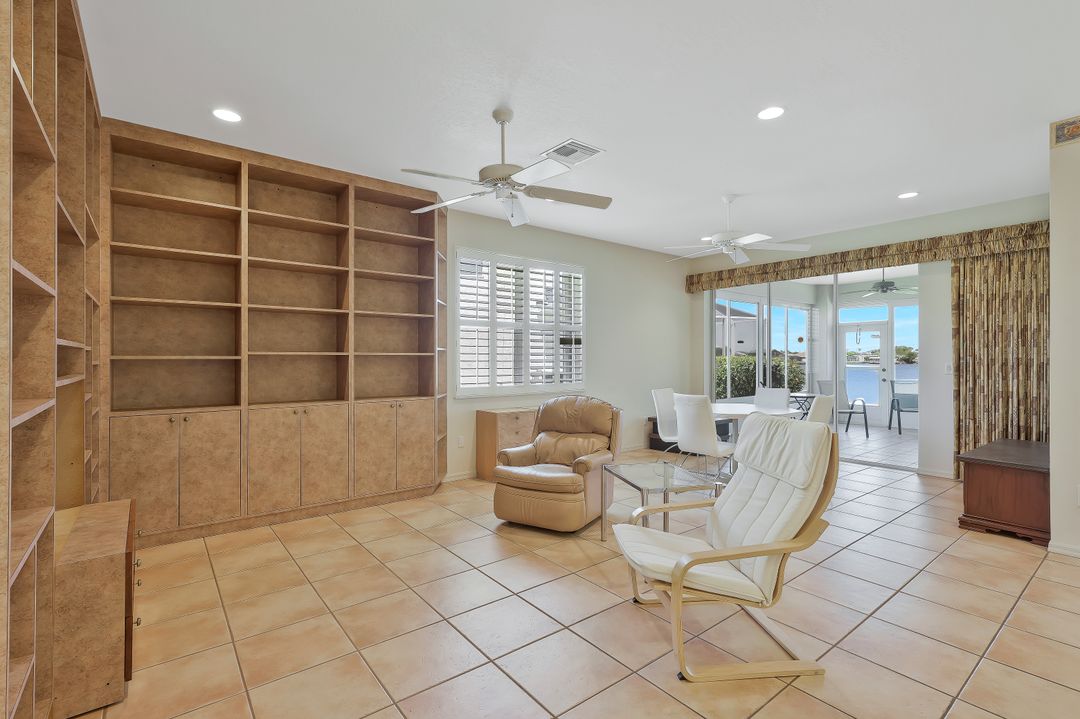 1726 Emerald Cove Cir, Cape Coral, FL 33991