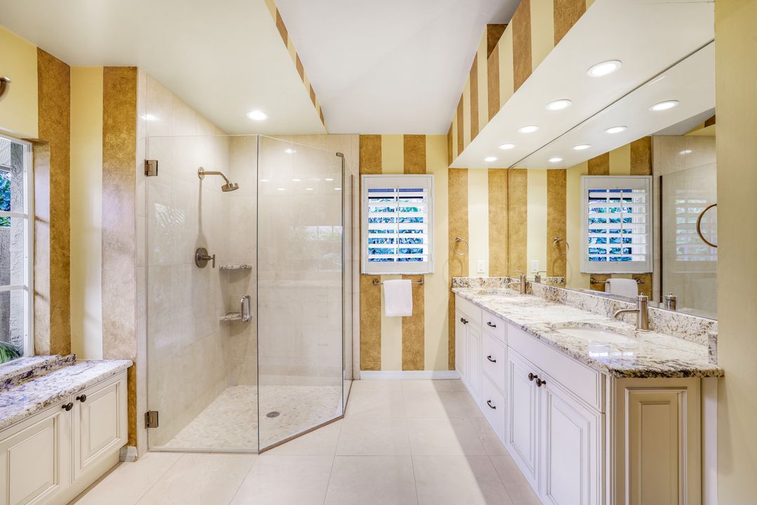 811 Pitch Apple Ln, Naples, FL 34108