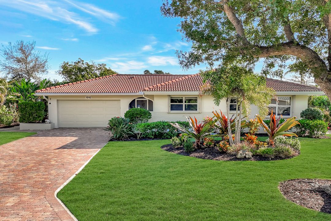 1010 Kings Crown Dr, Sanibel, FL 33957