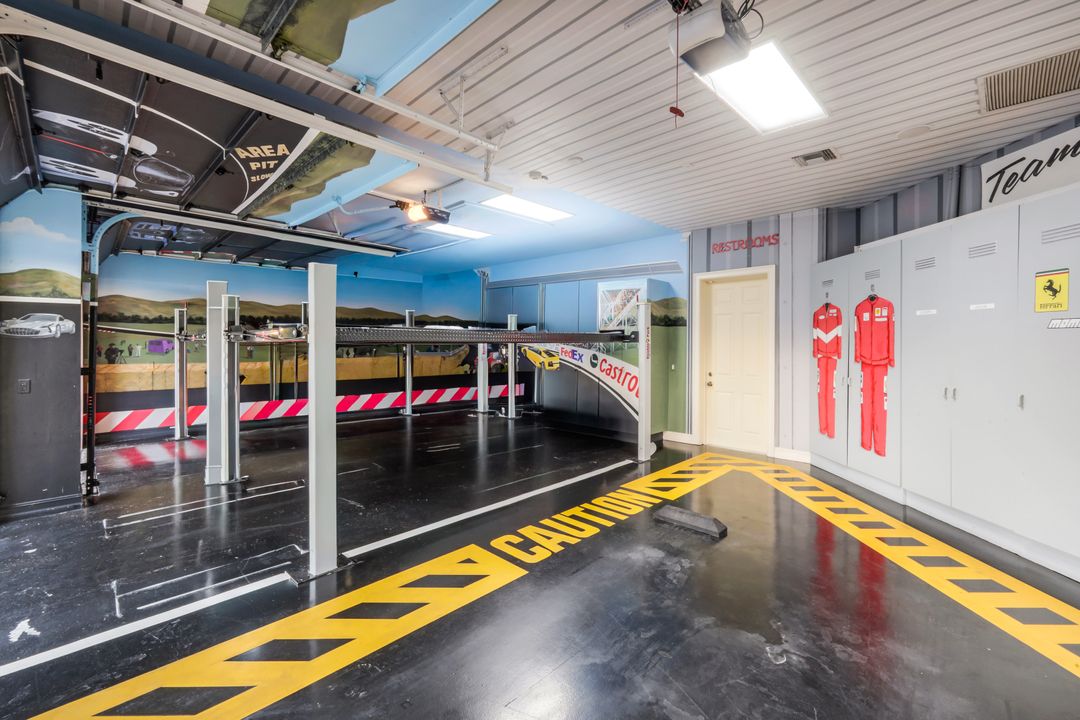 2350 Cheshire Ln, Naples, FL 34109