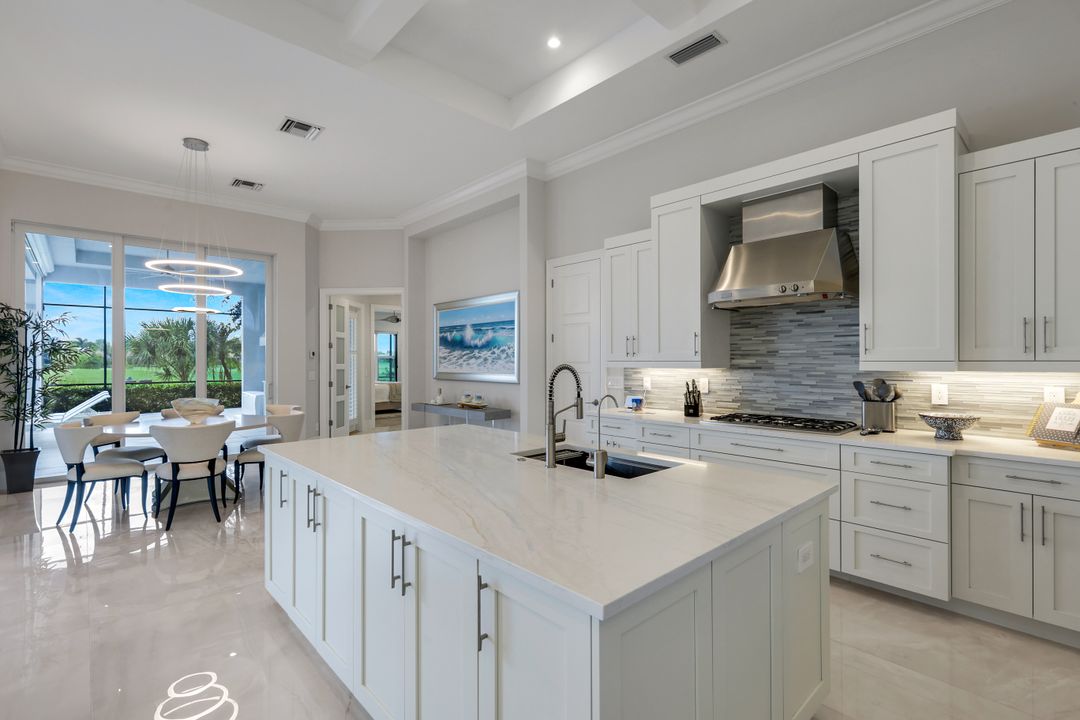 11907 Hedgestone Ct, Naples, FL 34120