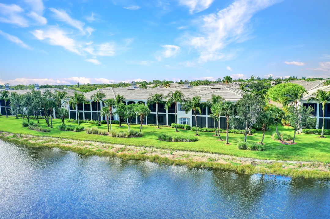 9235 Tesoro Ln #4-202, Naples, FL 34114