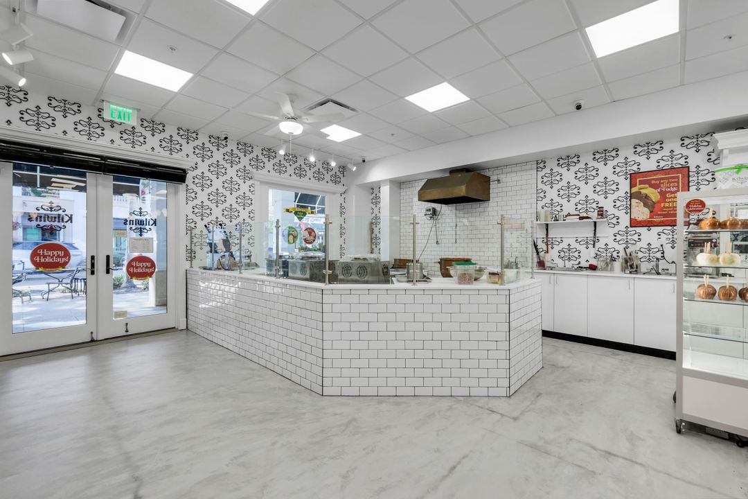 743 5th Ave S, Naples, FL 34102