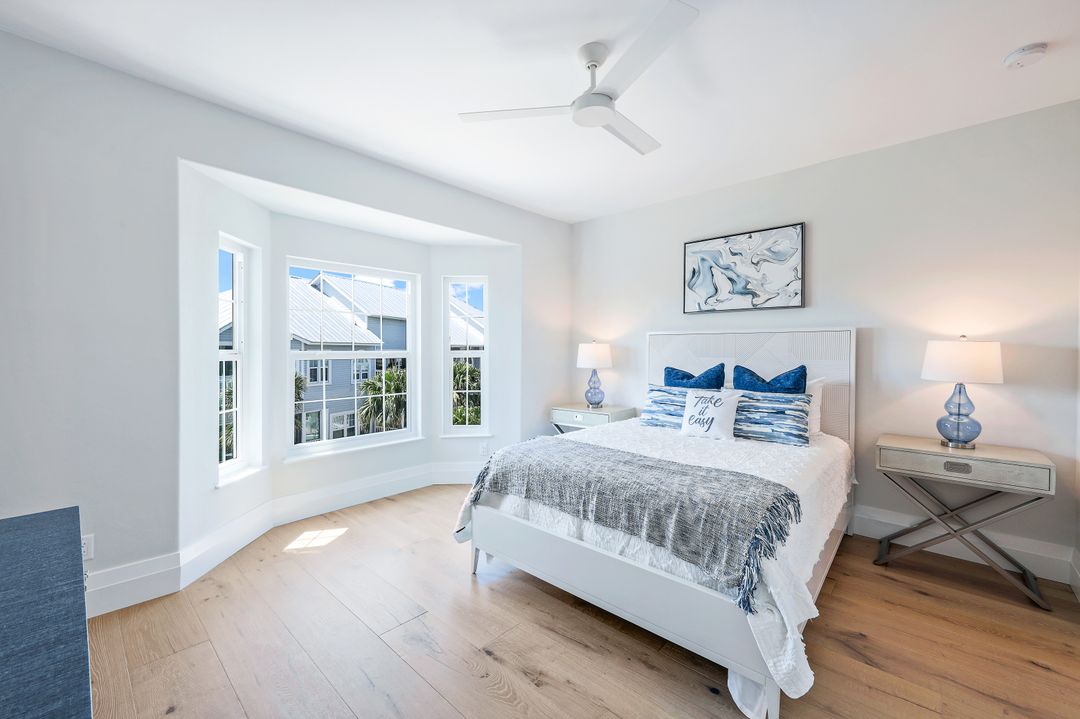 121 Barefoot Cir, Bonita Springs, FL 34134