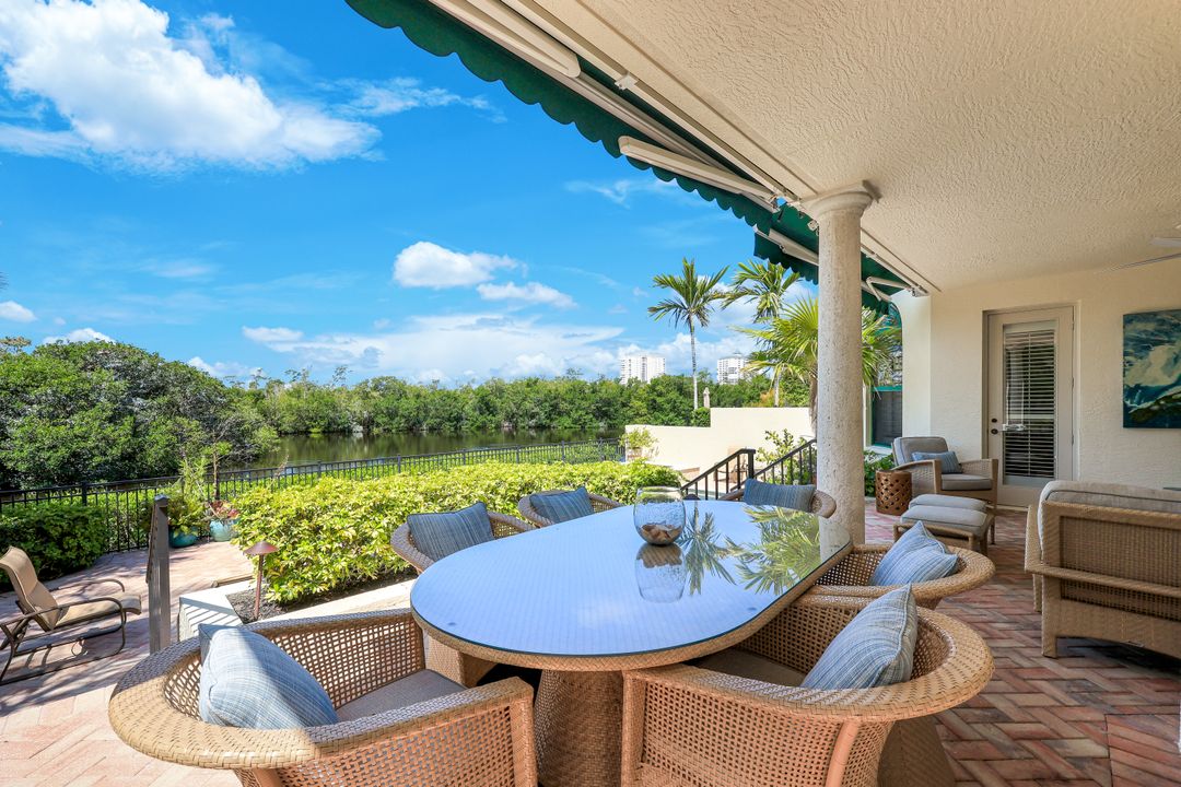 7913 Via Vecchia, Naples, FL 34108