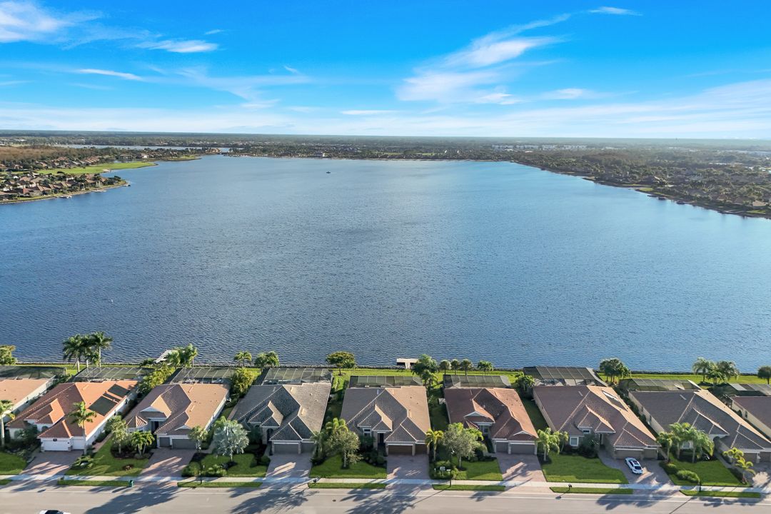 9305 Quarry Dr, Naples, FL 34120