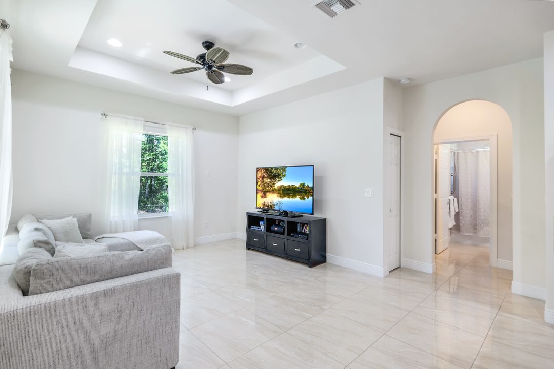575 12th Ave NW, Naples, FL 34120