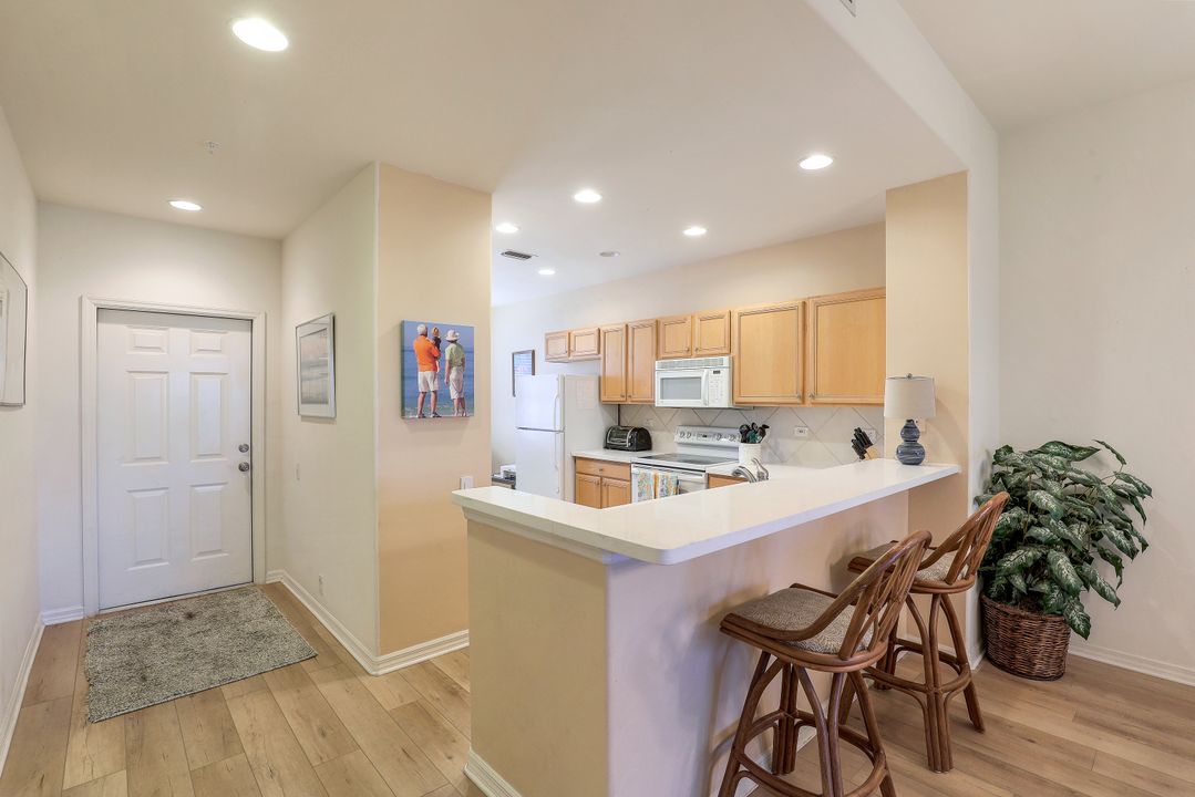 8223 Parkstone Pl #304, Naples, FL 34120