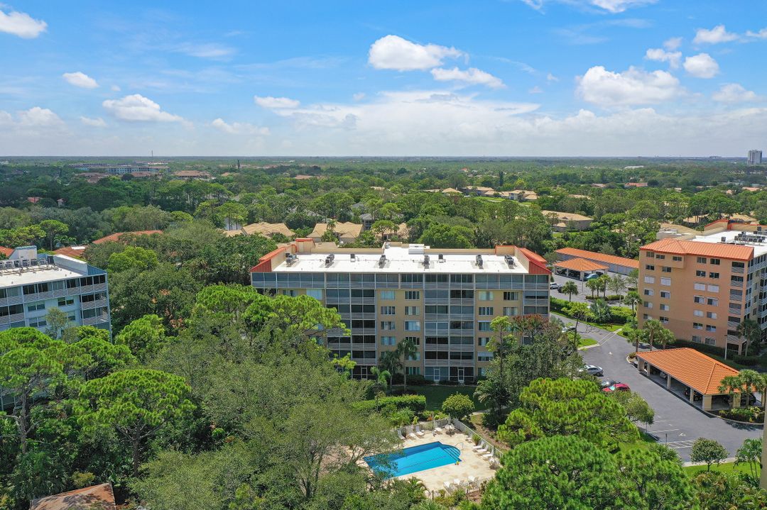 15191 Cedarwood Ln, Naples, FL 34110