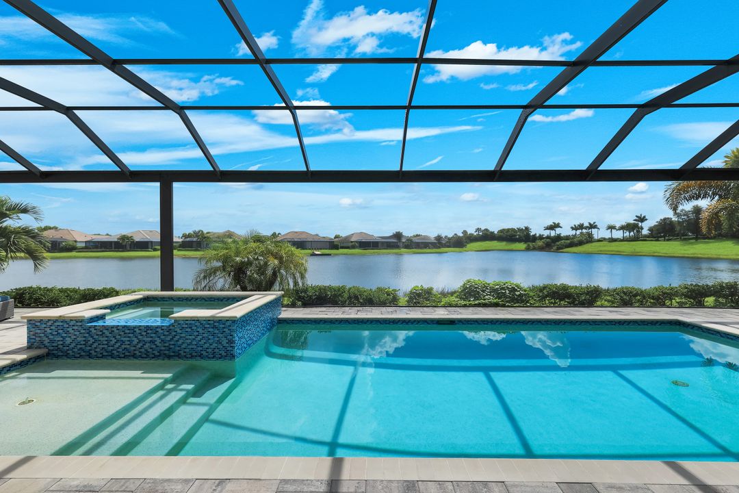 14386 Laguna Spgs Ln, Naples, FL 34114