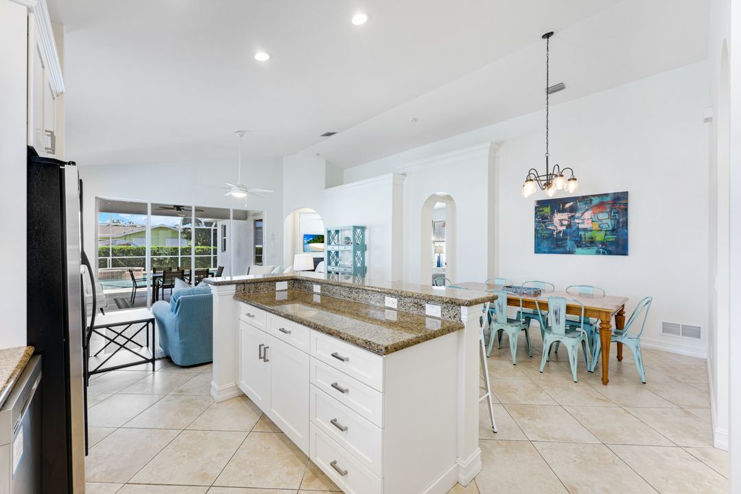 587 97th Ave N, Naples, FL 34108