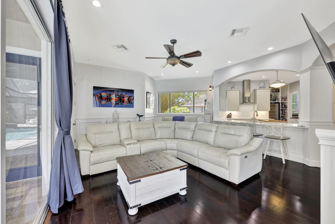 1817 Piccadilly Cir, Cape Coral, FL 33991