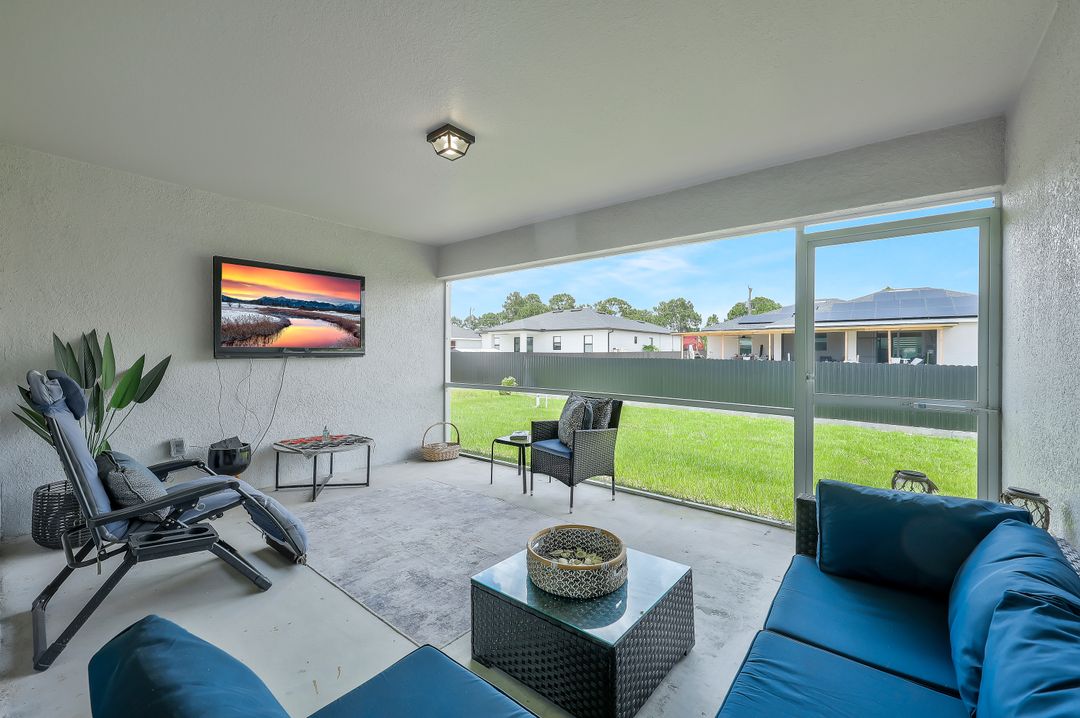 2922 20th St SW, Lehigh Acres, FL 33976