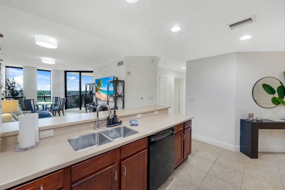 5793 Cape Harbour Dr #613, Cape Coral, FL 33914