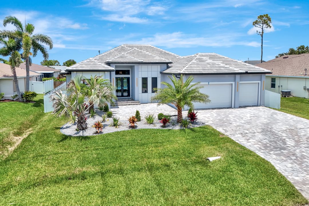 2709 SW 4th Ln, Cape Coral, FL 33991