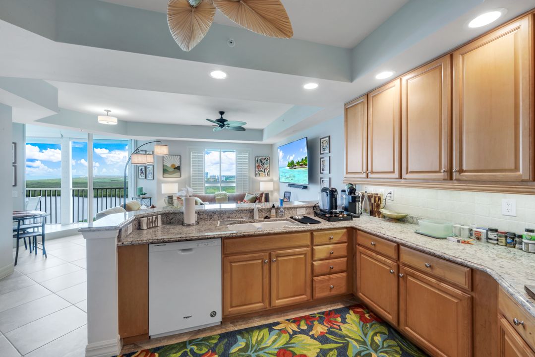 295 Grande Way #1405, Naples, FL 34110