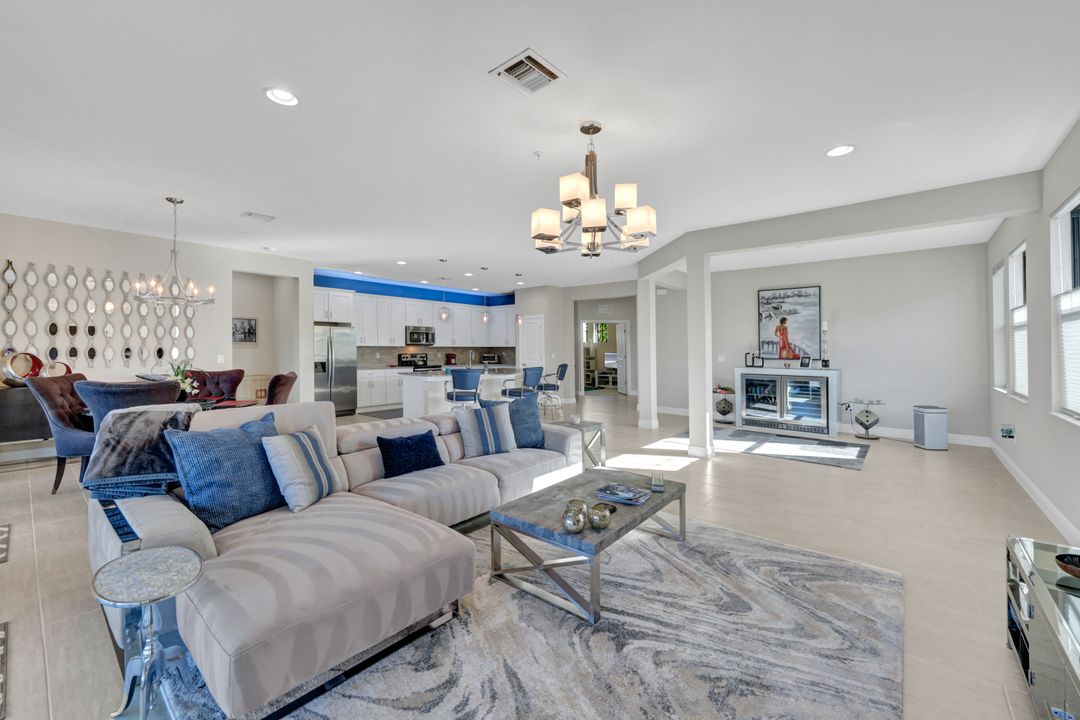 15213 Butler Lake Dr, Naples, FL 34109