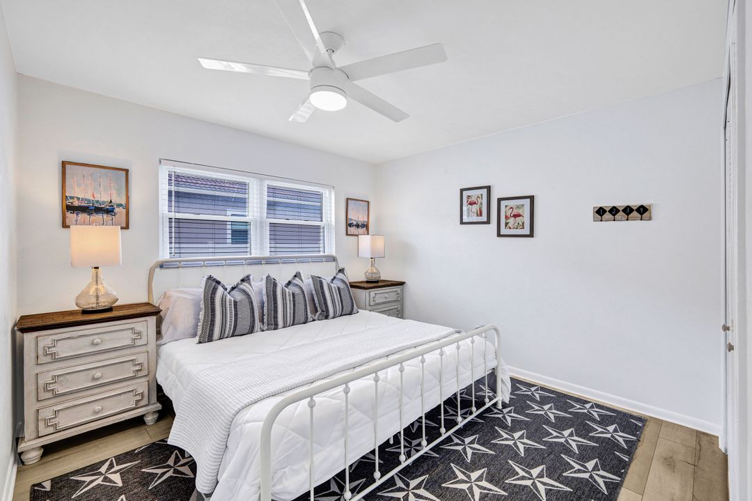 576 93rd Ave N, Naples, FL 34108