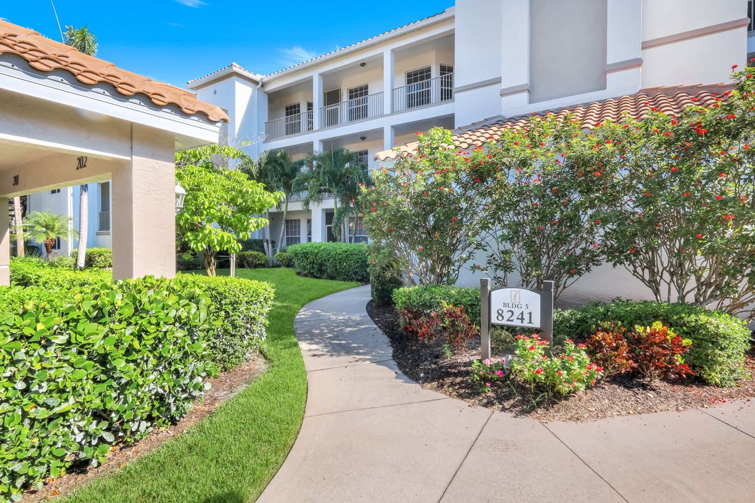 8241 Parkstone Pl #203, Naples, FL 34120