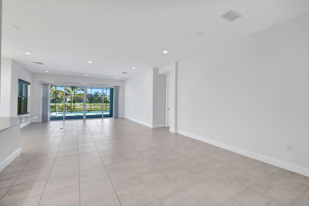 12261 Windamere Trl, Naples, FL 34120