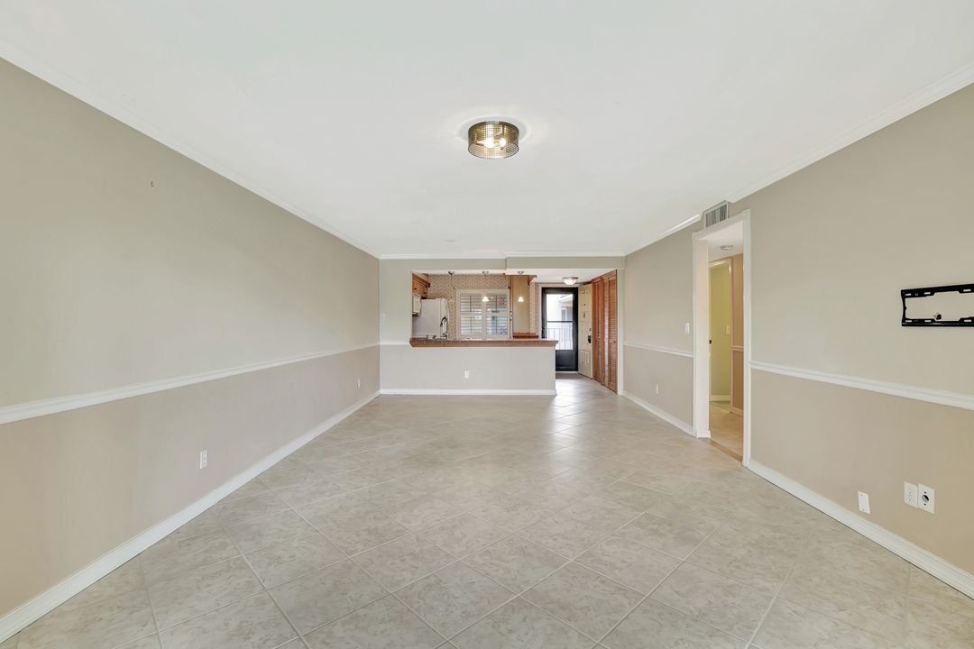 1051 Foxfire Ln #309, Naples, FL 34104