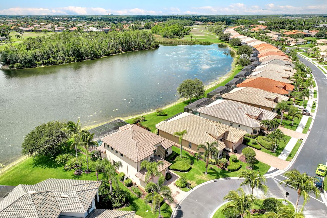 6172 Dogleg Dr, Naples, FL 34113